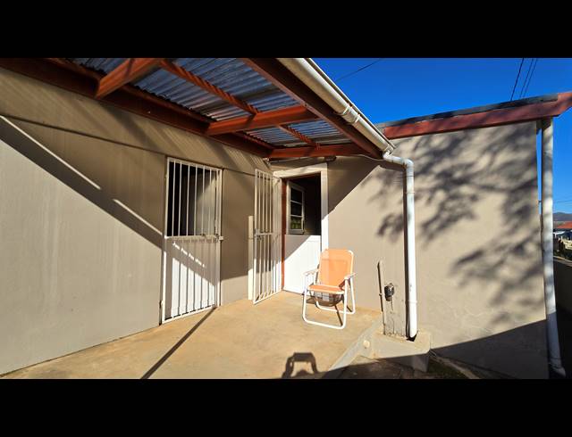 2 BEDROOM HOUSE FOR SALE IN GENADENDAL